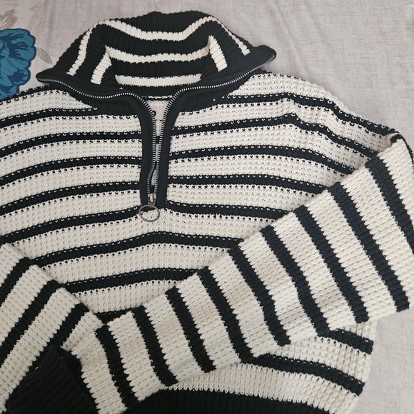 Chic Striped Half-zip Sweater - Picture 3 of 3